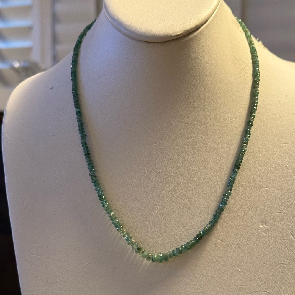 Faceted natural emerald bead necklace - Picture 12 of 14